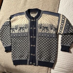 Nordstrikk Norwegian Luse cardigan in wool! Size M Beautiful reindeer on it!